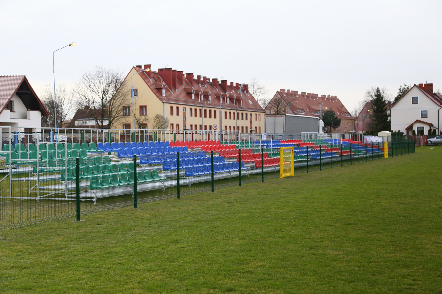 Zbudowano trybuny na boisku Akademii Miedzi Legnica