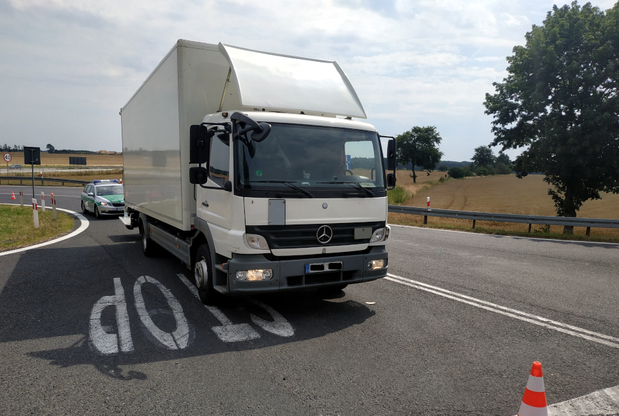 Złodziej do kwadratu. Skradzioną ciężarówką wiózł skradzione auto