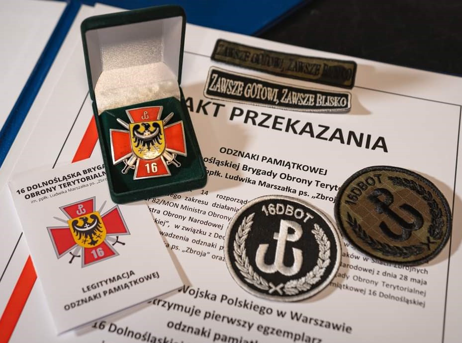 Odznaka 16 DBOT w zbiorach Muzeum Wojska Polskiego