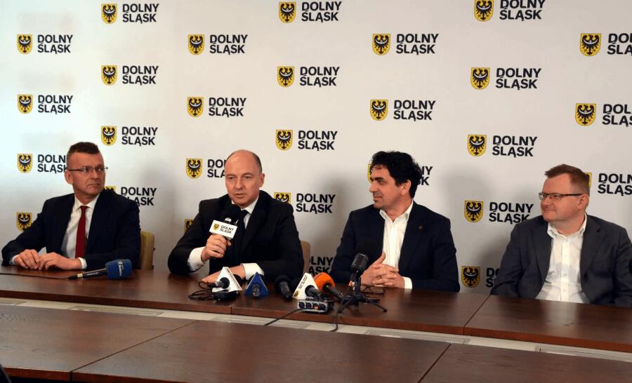 Koleje Dolnośląskie chcą powiększyć tabor. Czy sięgną po piętrowe pociągi? Koleje Dolnośląskie chcą powiększyć tabor. Czy sięgną po piętrowe pociągi?