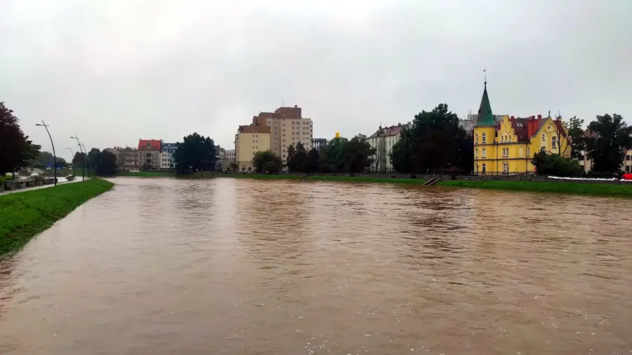 Poziom wody w Kaczawie i prędkość jej przepływu spadają