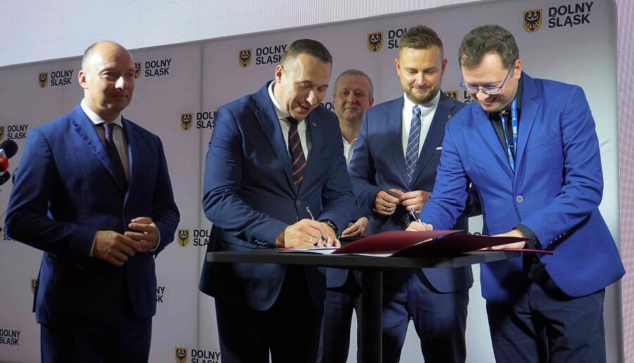 Dolny Śląsk przejmuje kolejne linie kolejowe. Wrócą połączenia do Przemkowa Dolny Śląsk przejmuje kolejne linie kolejowe. Wrócą połączenia do Przemkowa